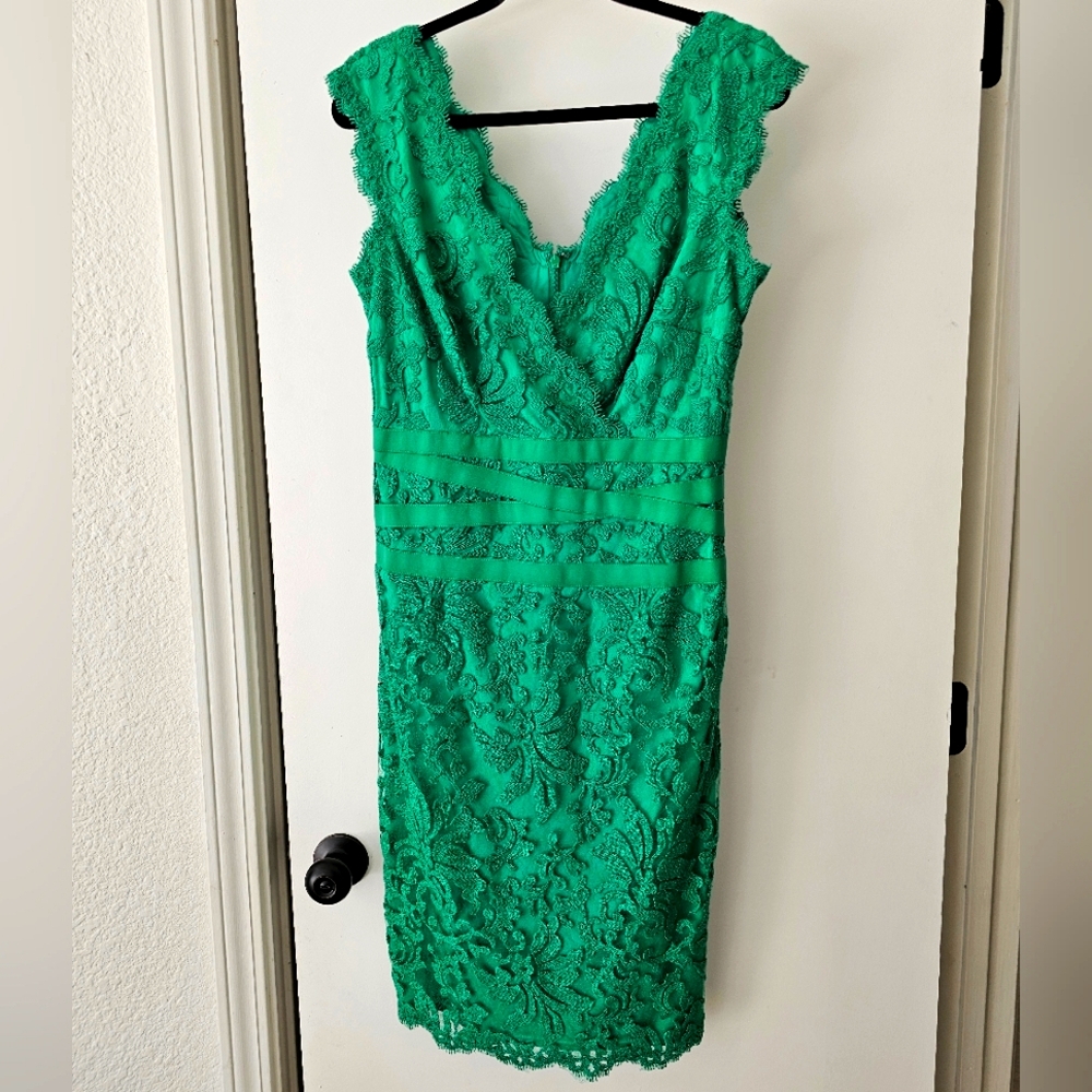 Tadashi Shoji emerald green cocktail dress lace overlay (Approx Size 6)